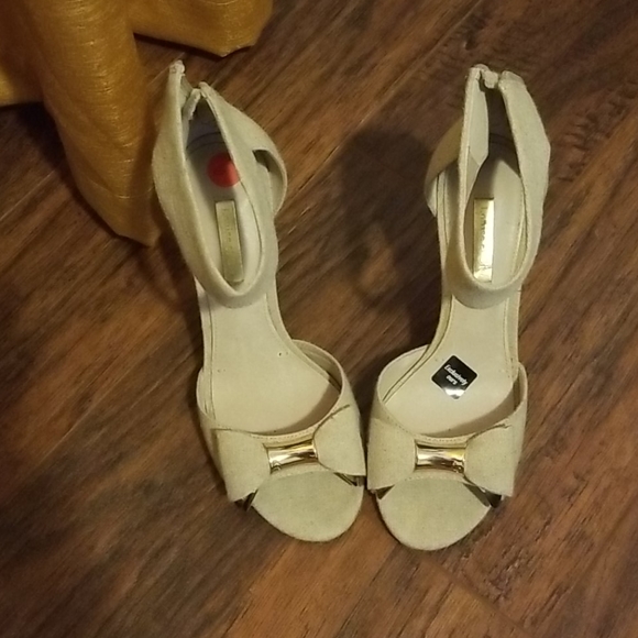 Peep Toe Heels - Picture 3 of 6